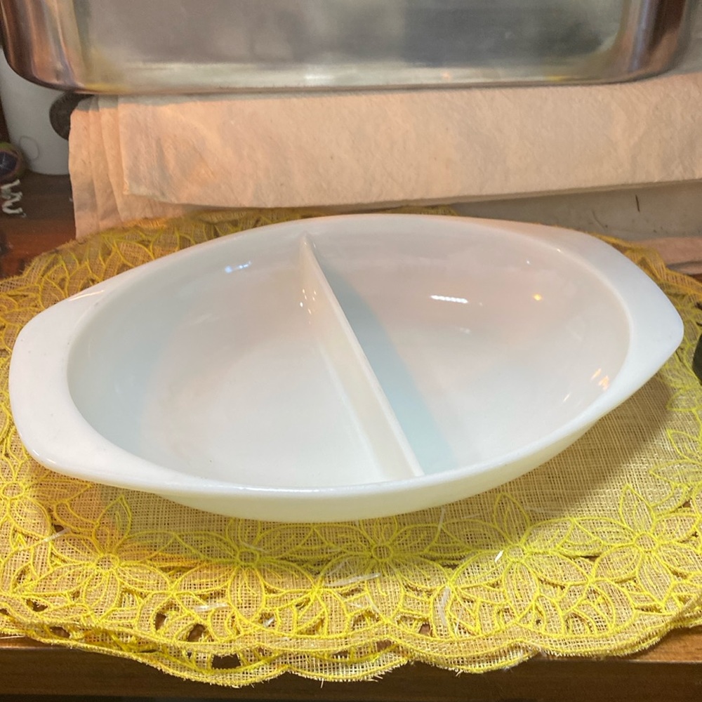 Vintage White Pyrex 1 1/2 Qt Milk Glass Divided Casserole Dish 1.5 Quart 1083